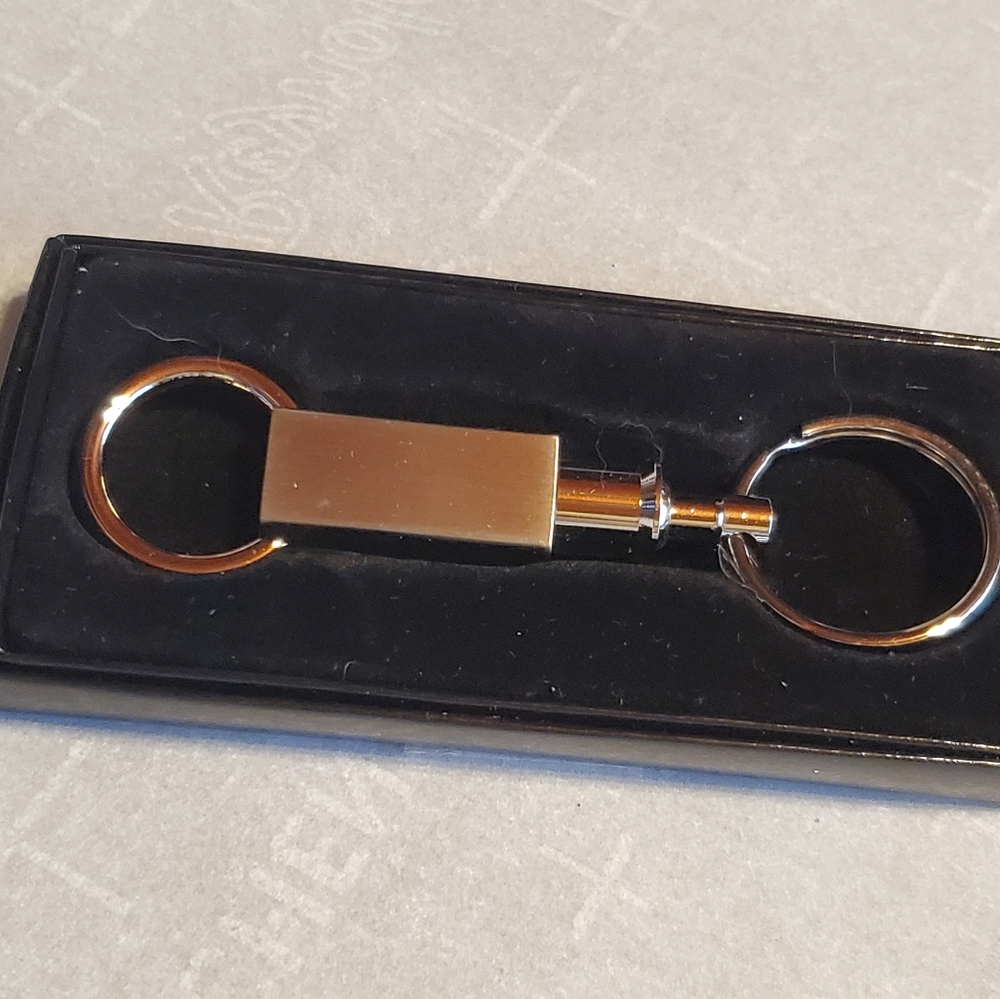 Keychain in gold - Picture 2 of 4